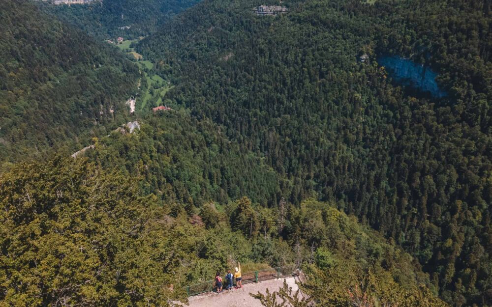 Vue du monastère de Consolation depuis la Roche du Prêtre