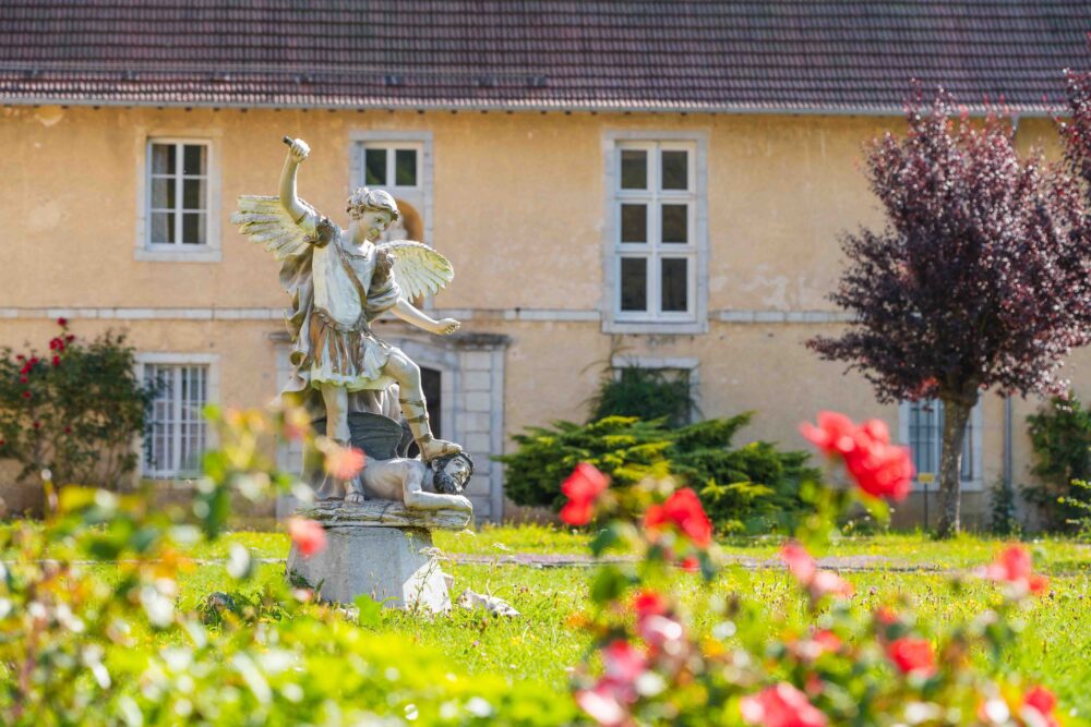 Statue de l'abbaye de la Grâce Dieu