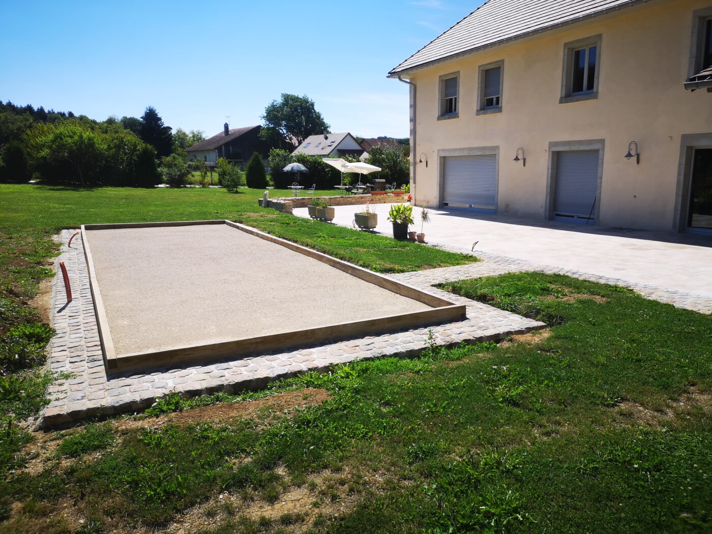 Terrase AR avec terrain de pétanque