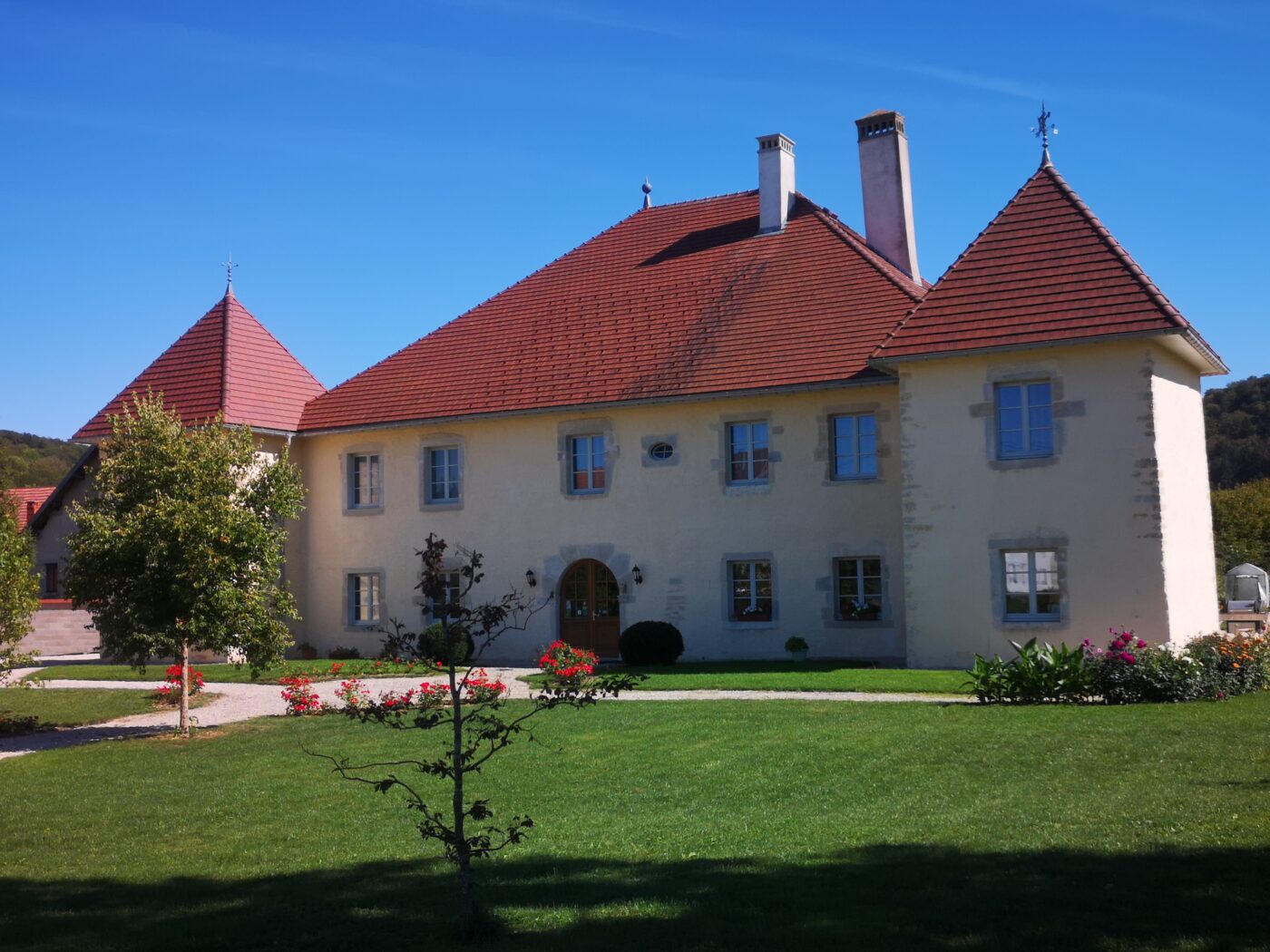 Relais des deux tours entrée